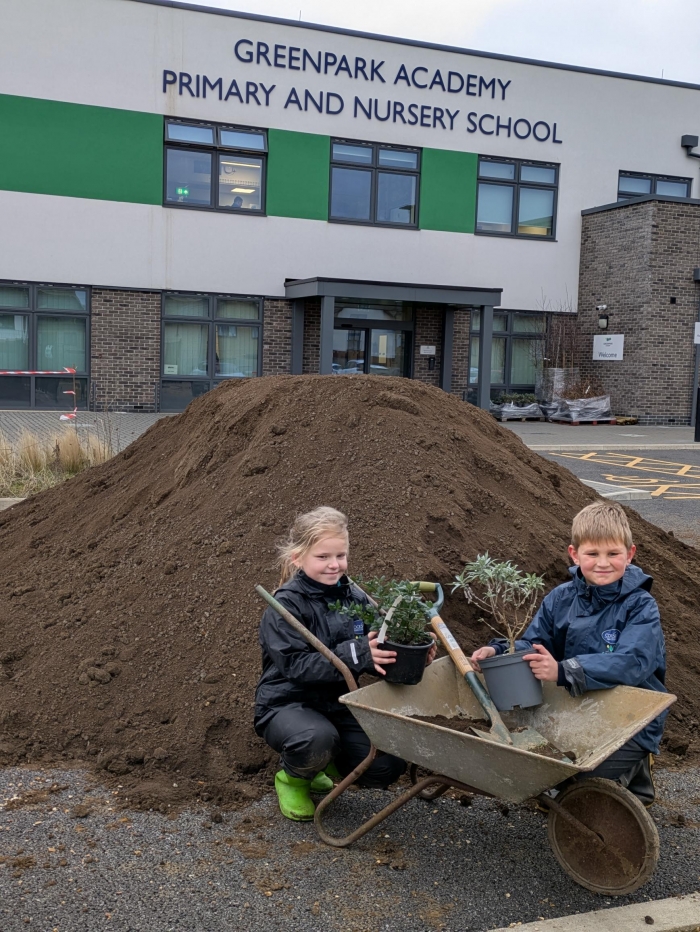 HortLoam donation to Green Park Primary and Nursery School